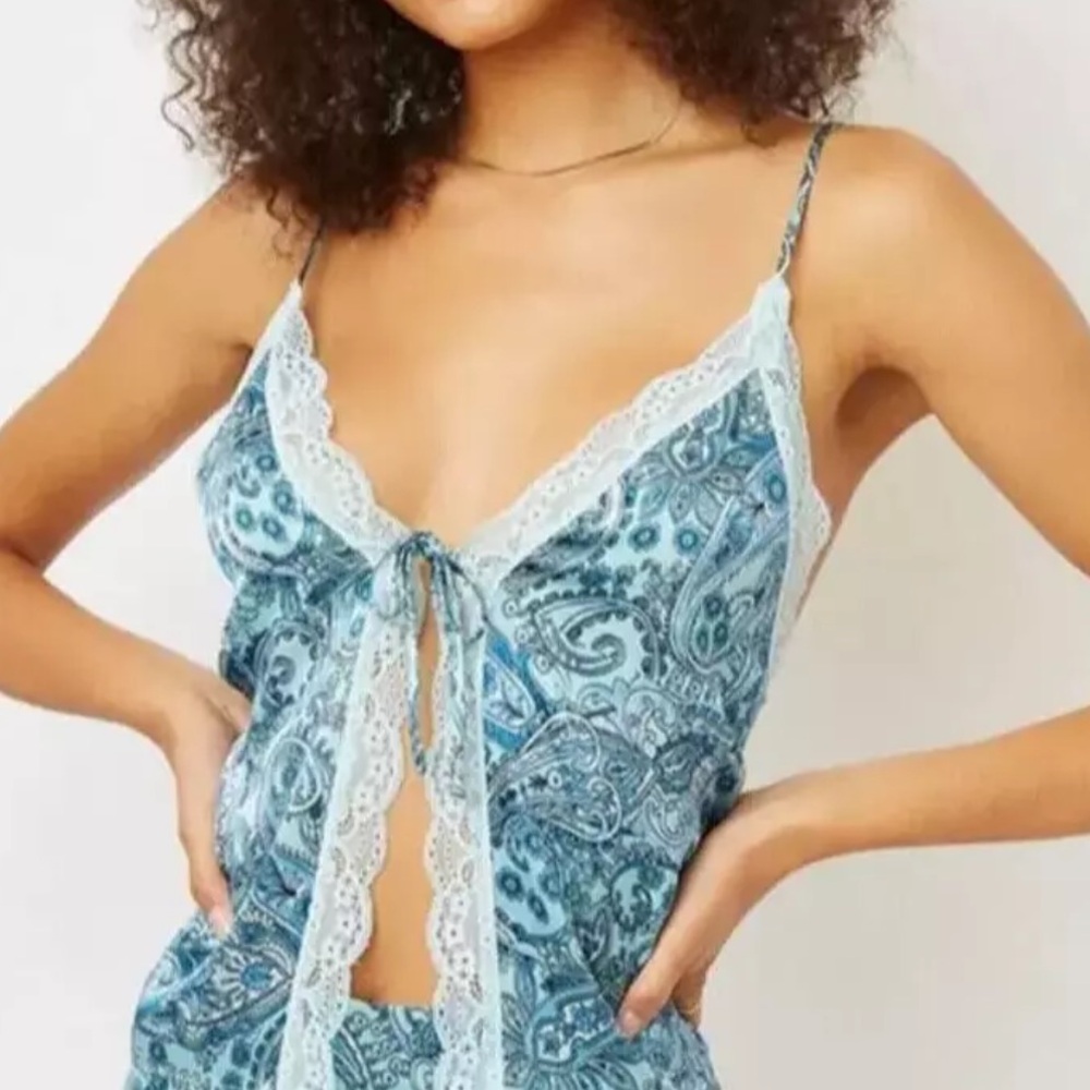 Frankie's Bikinis Juliet Lace Silk Tie Babydoll Cami in Blue Paisley Medium Y2K